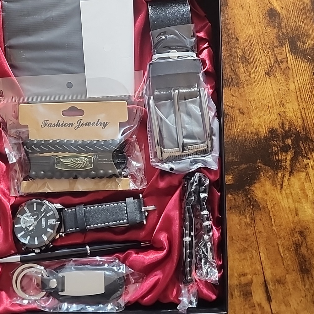7/pcs Set Men's Watch Gift Box Suitable For Any Occasion